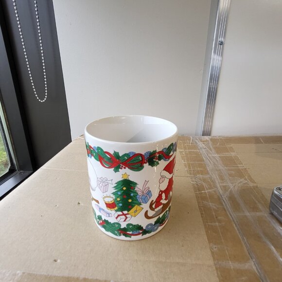 Vintage Christmas Santa Claus on snowshoes Coffee Tea Cup Mug Japan GUC SEE PICS - Picture 2 of 8